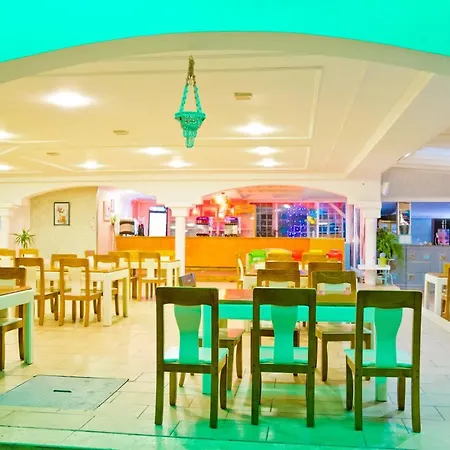 מלון דירות Phoenicia 4*