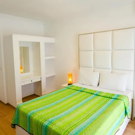 Phoenicia מלון דירות 4*