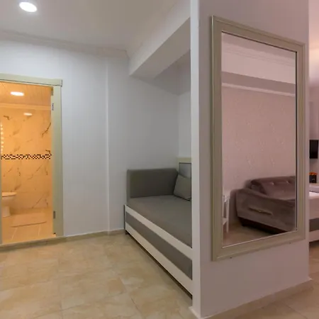 Phoenicia 4*