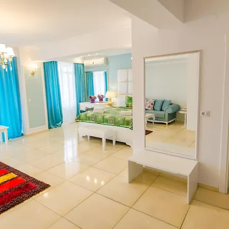 Phoenicia 4*
