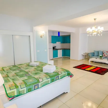 Phoenicia מלון דירות 4*